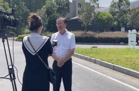 w66来利集团副总裁李辉华接受记者采访 ，尽w66来利之责，确保九江市的稳保供工作